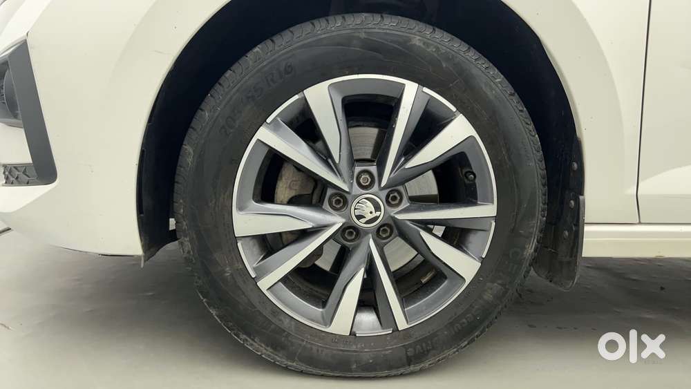 Skoda Slavia Style 1.0l Tsi At, 2022, Petrol