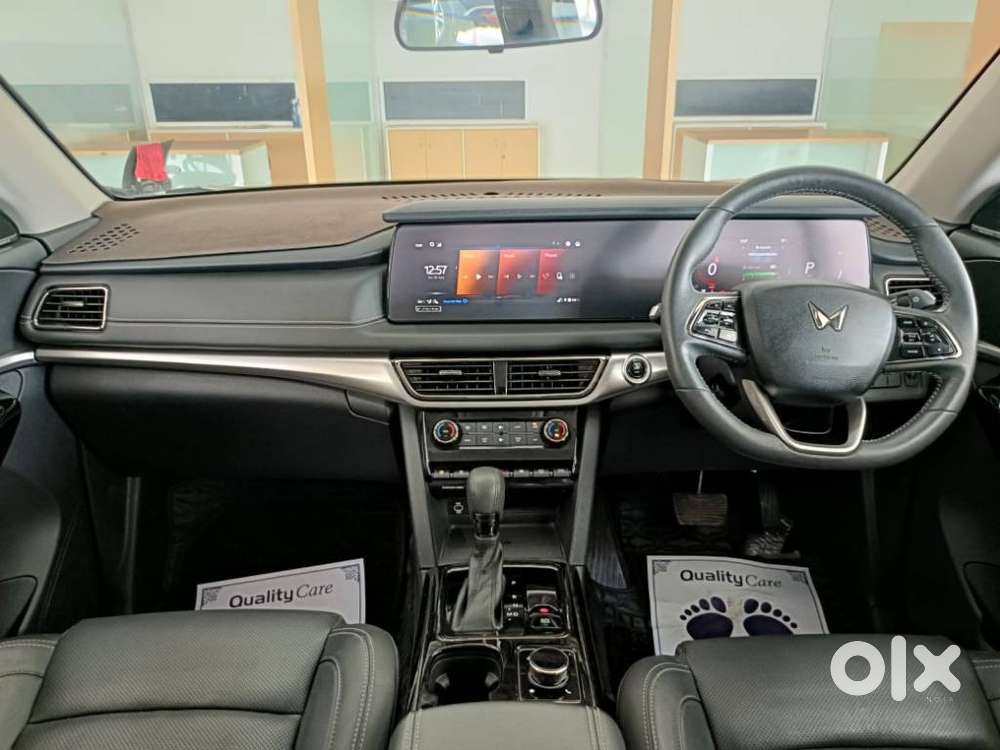 Mahindra Xuv700 2.2 Ax 7 Diesel At Luxury Pack Str, 2025, Diesel