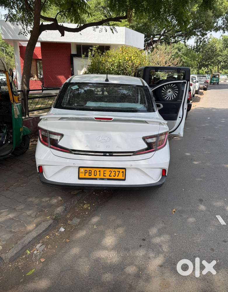 Hyundai Aura Cng & Petrol 33800 Km Driven