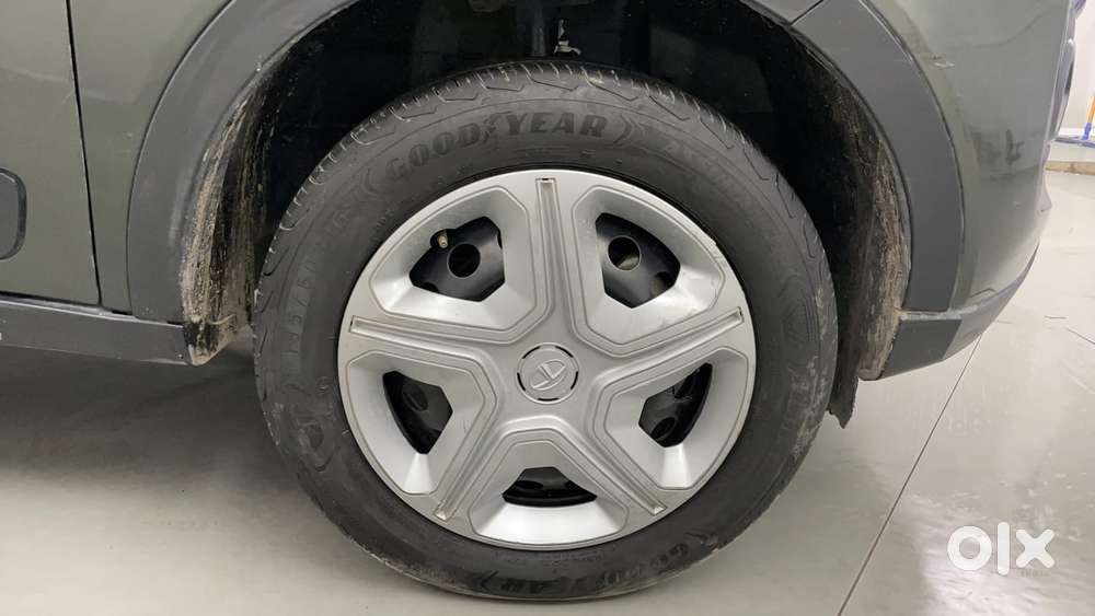 Tata Nexon 1.2 Revotron Xm (s), 2022, Petrol