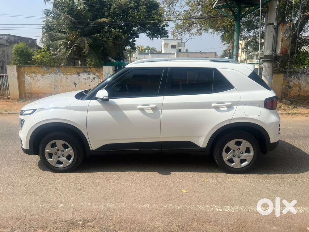 Hyundai Venue Sx Mt, 2023, Petrol