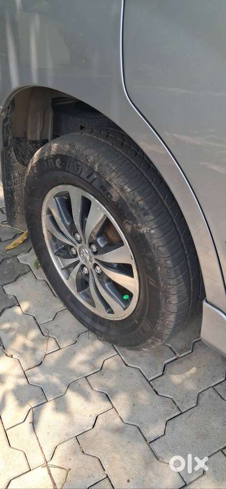 Innova Vx 8 Seater 2015 Mh Registration