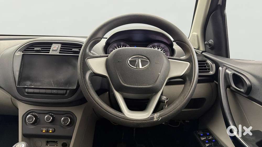 Tata Tiago Xe, 2018, Petrol