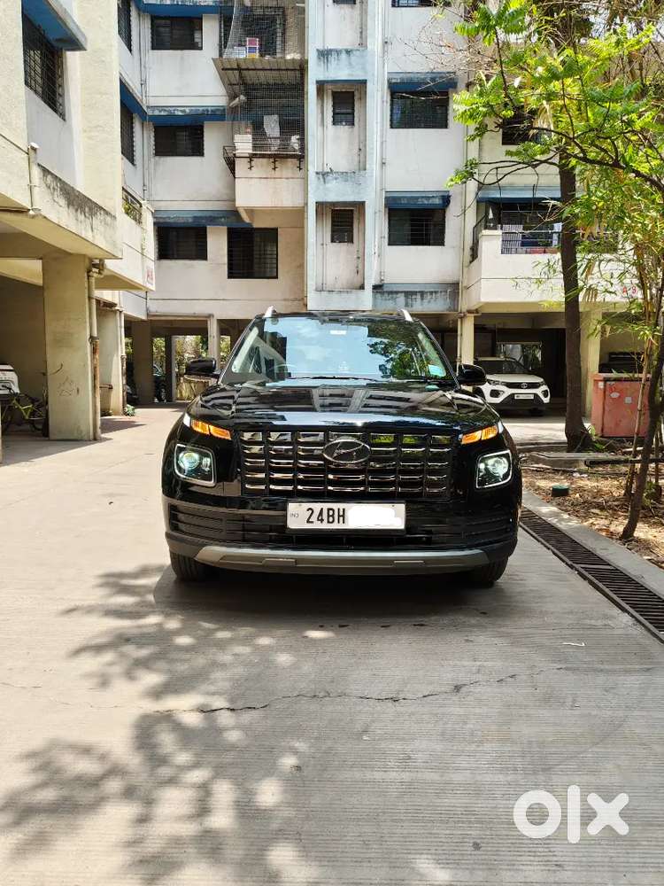 Hyundai Venue 2024 Sx 1.2 Petrol 22400 Km Driven