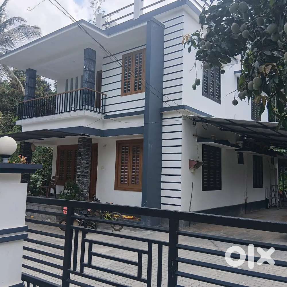 House and 15 cent land  For sale 1800sqft 1.5km away from Ambalavayal