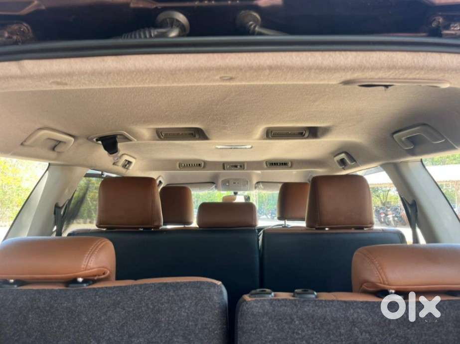 Toyota Innova Crysta 2.4 G Mt, 2017