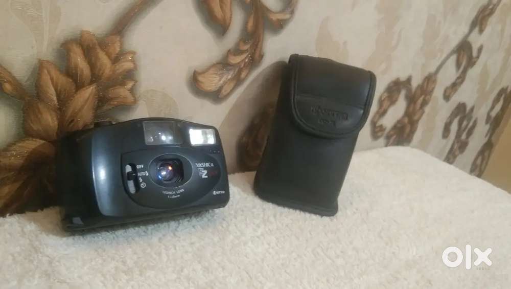 YASHICA VIEW  (camera)