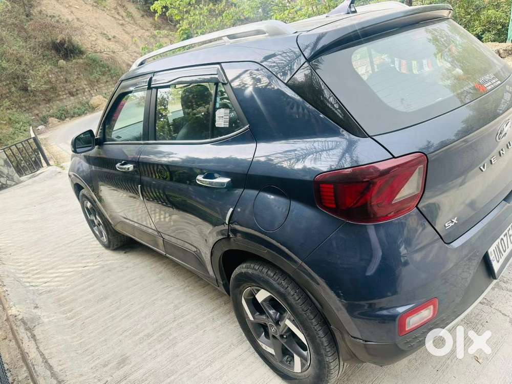 Hyundai Venue 2022 Petrol 37000 Km Driven