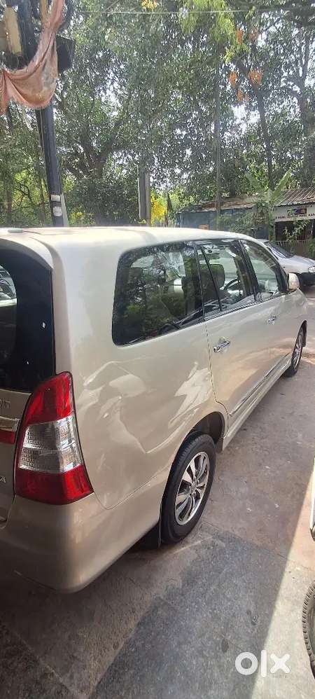 Toyota Innova (2.5 V) 2015-7-seater
