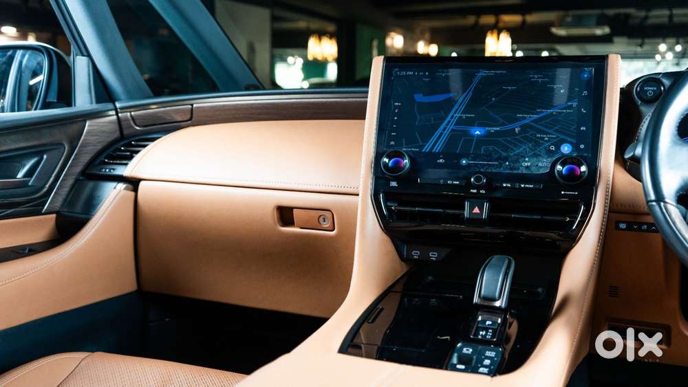 Toyota Vellfire Vip – Executive Lounge, 2025, Petrol