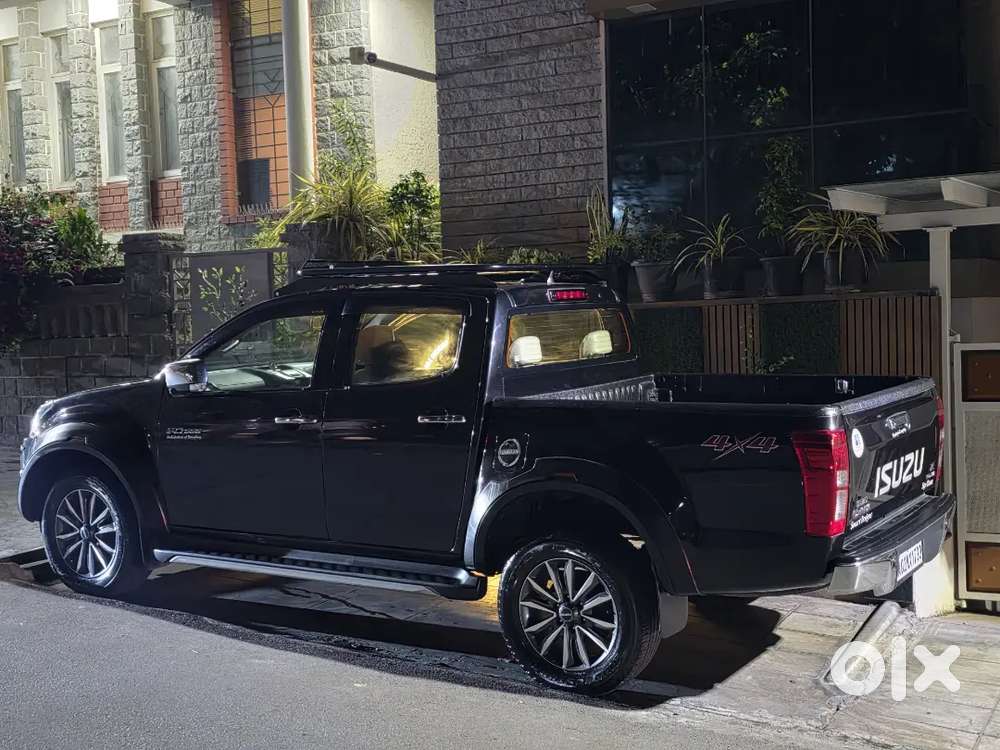 2022 Isuzu V-Cross 2WD AT Z  38600 KM  Auto Diesel  Insurance sep 2027