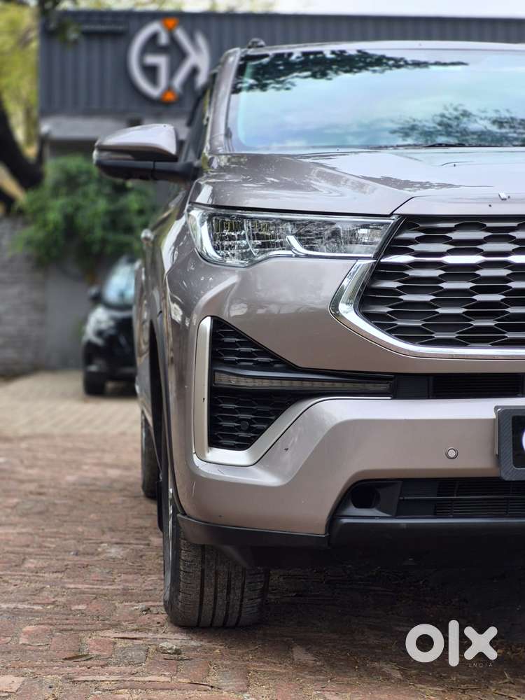 Toyota Innova Hycross