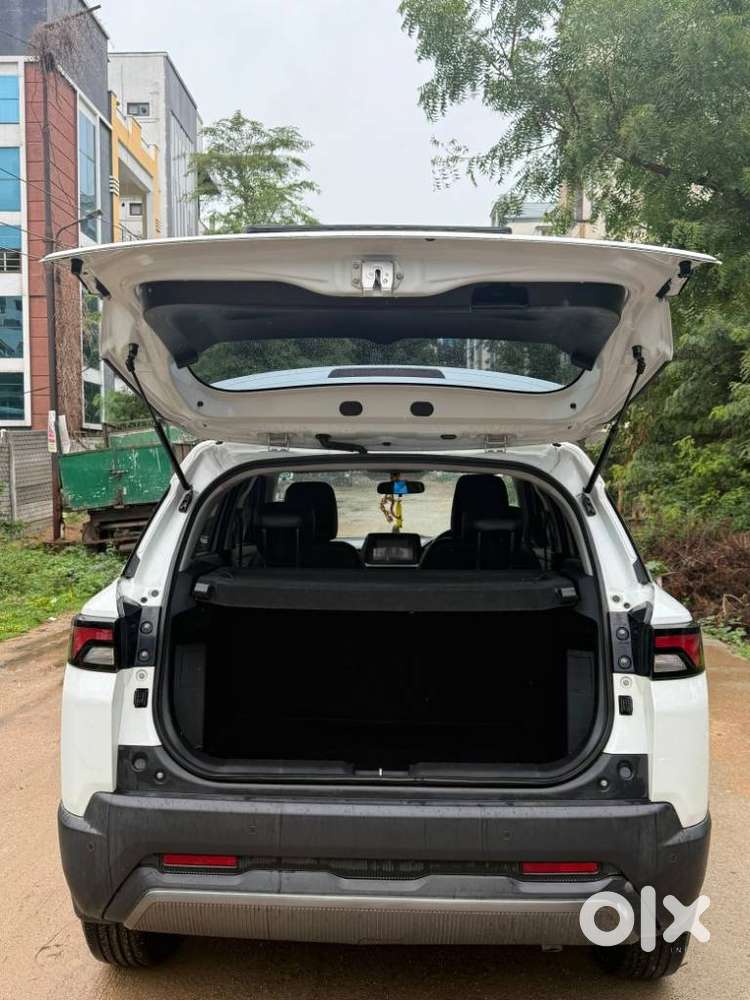 Maruti Suzuki Brezza 1.5 Vxi Smart Hybrid, 2023, Petrol