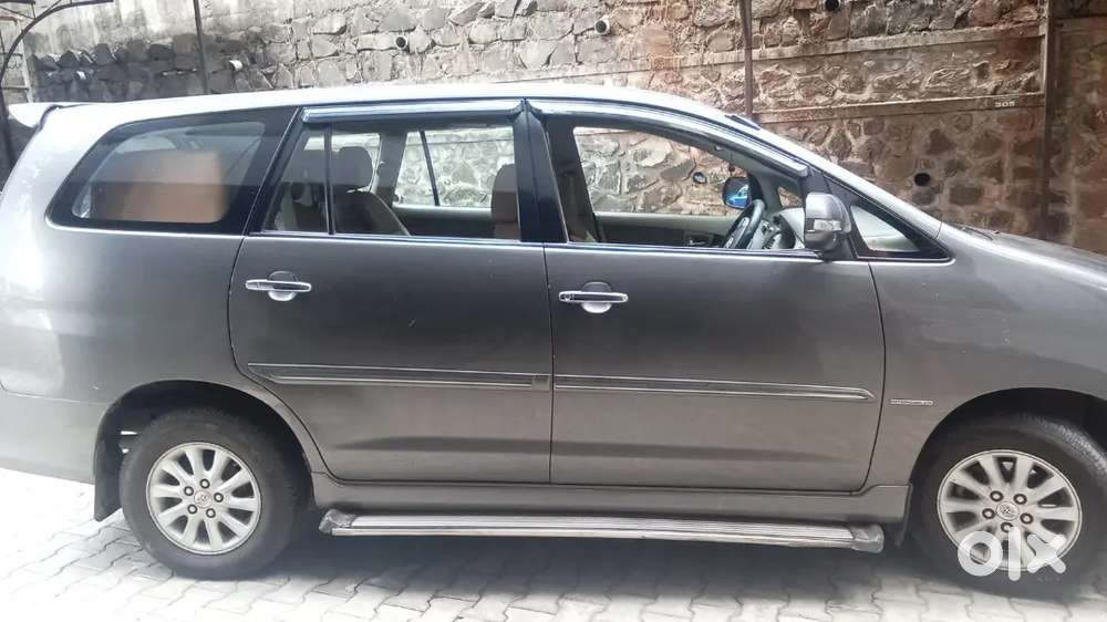 2012 Toyota Innova 2.5 V Diesel  2nd Owner  Well Maintained  Insura