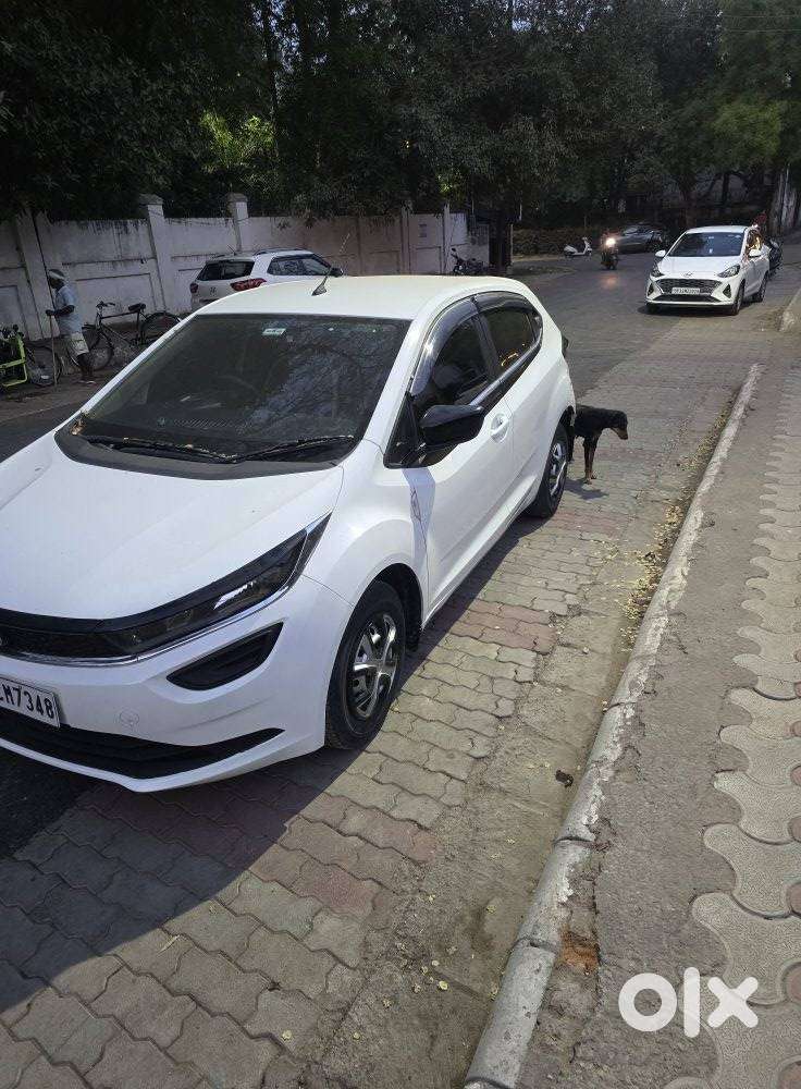 Tata Altroz 1.2 Xe, 2022, Petrol