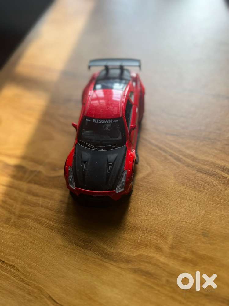 Nissan gtr r35 diecast 1:32