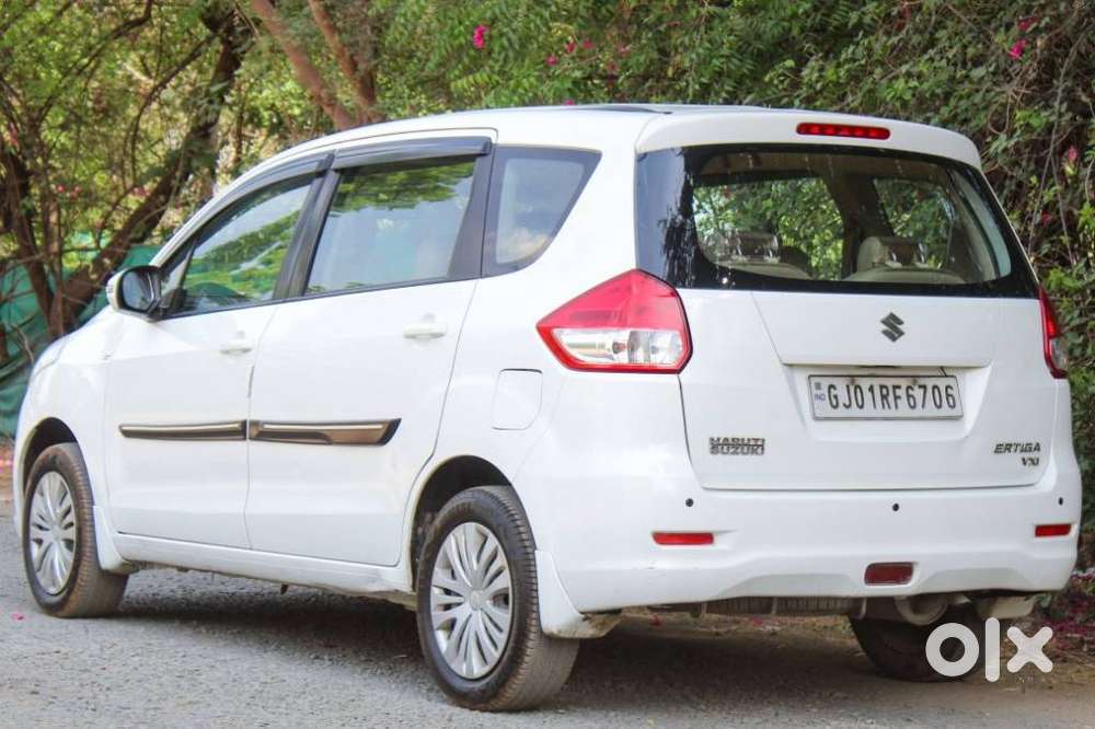 Maruti Suzuki Ertiga Vxi At Petrol, 2014, Petrol
