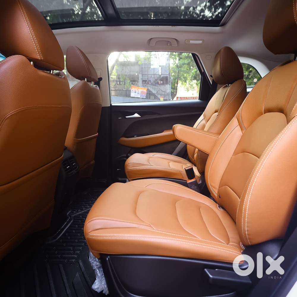 Mg Hector Plus Sharp Pro 1.5 Turbo Petrol 6 Str Dual Tone, 2023, Pet..