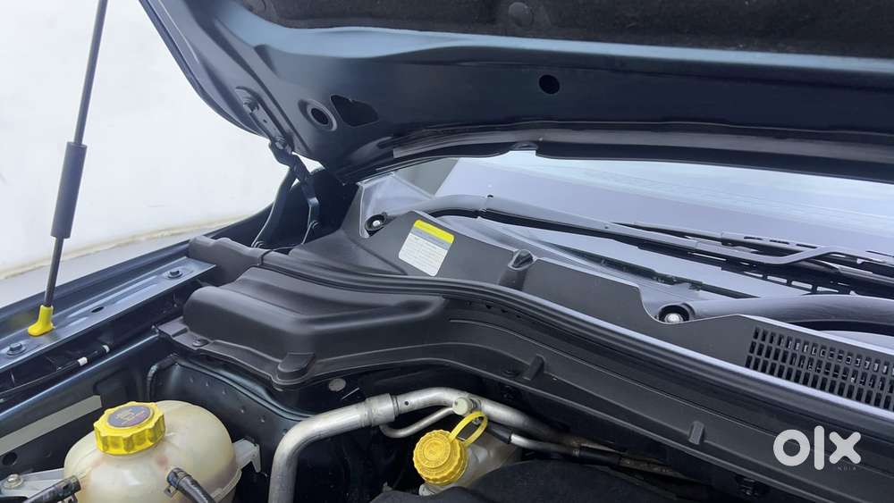 Mahindra Xuv300 1.2 W6 Amt Petrol, 2023, Petrol