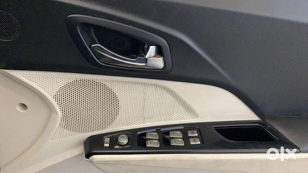 Mahindra Xuv300 W8, 2021, Petrol