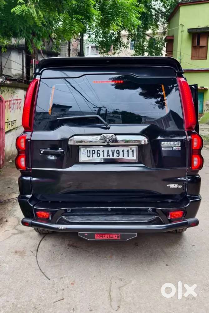 Mahindra Scorpio S11