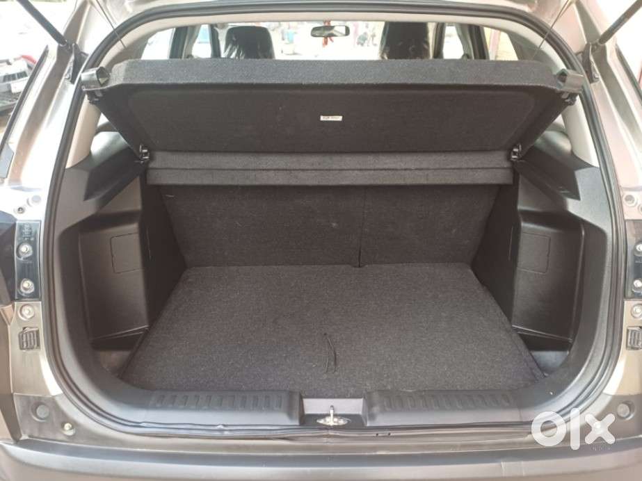 Maruti Suzuki Brezza 1.5 Zxi Smart Hybrid, 2022, Petrol