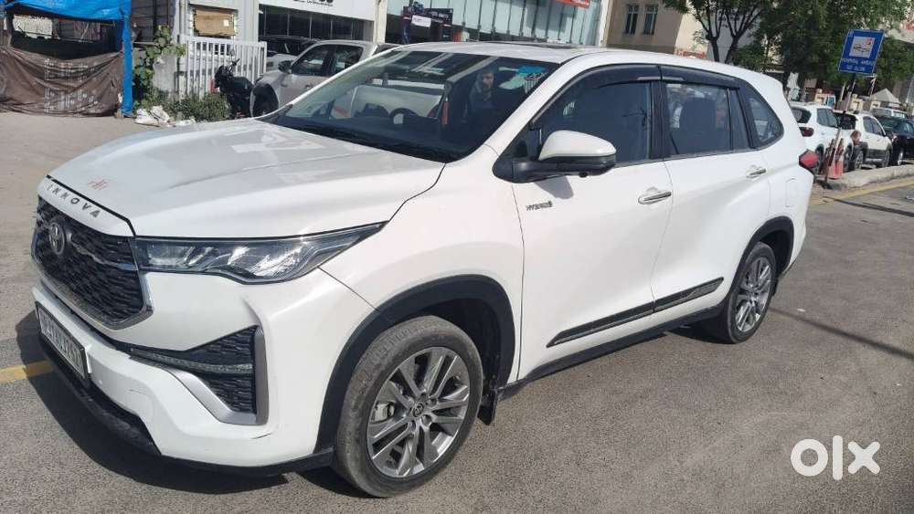 Toyota Innova Hycross 2.0 Zx Hybrid 7 Str, 2023, Petrol