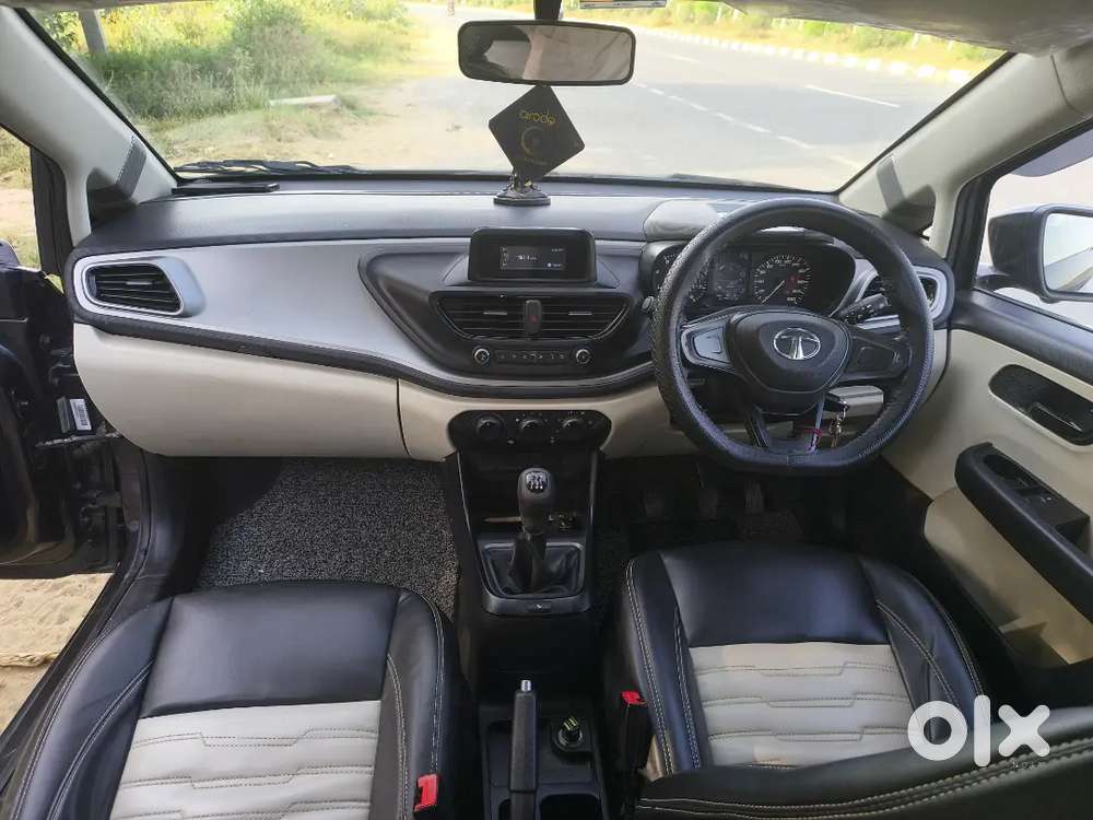 Tata Altroz Xe Petrol 2021