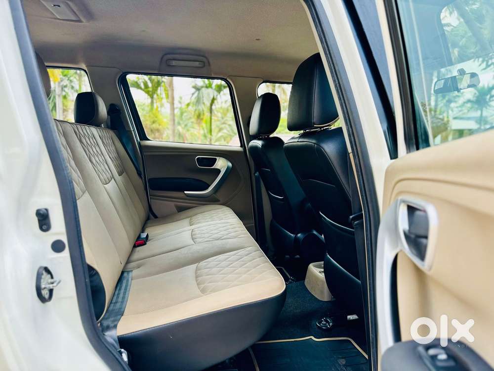 Mahindra Tuv 300 T10, 2018, Diesel