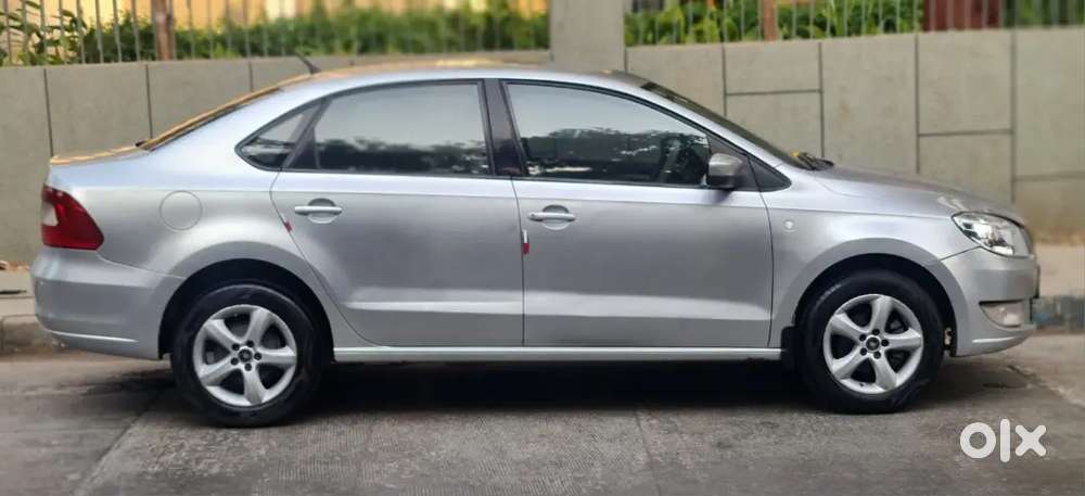 Top Model

Skoda Rapid
Nov 2012
2 Airbags 
Abs Breaking