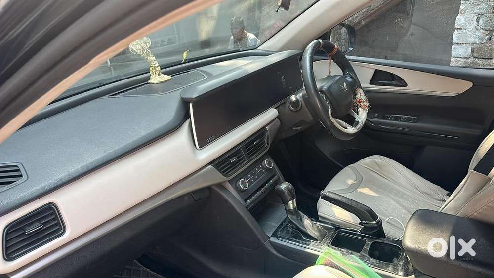 Mahindra Xuv700 2022 Petrol Well Maintained