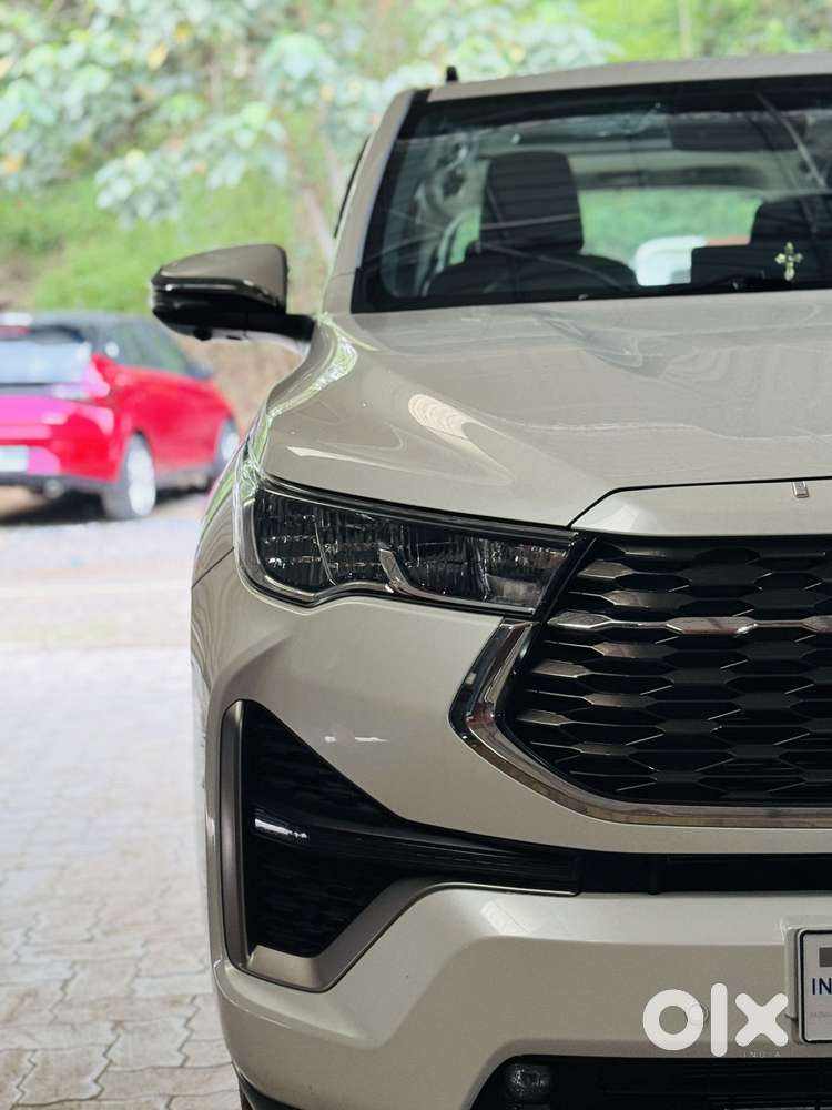 Toyota Innova Hycross