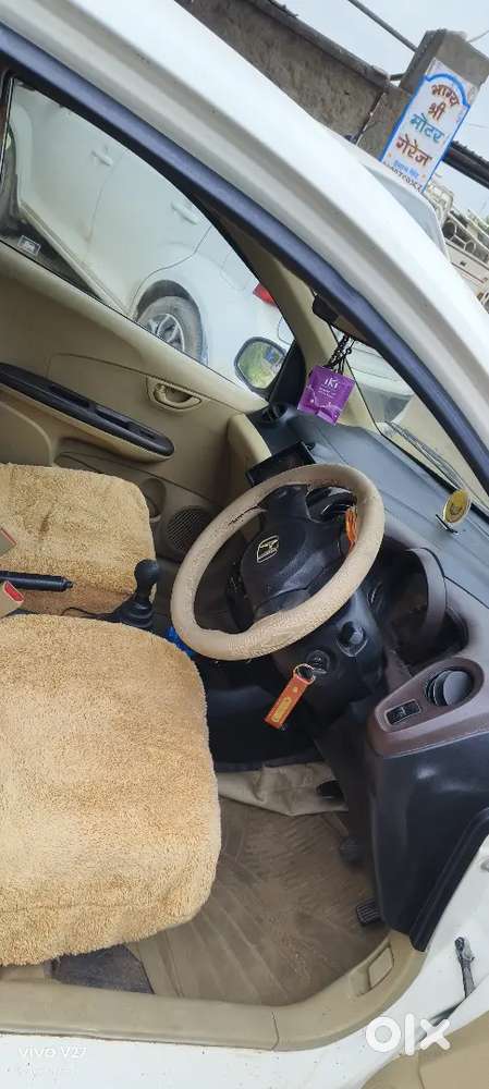 Honda Amaze 1.5 E 2013 Diesel . Only 2.70 Lac
