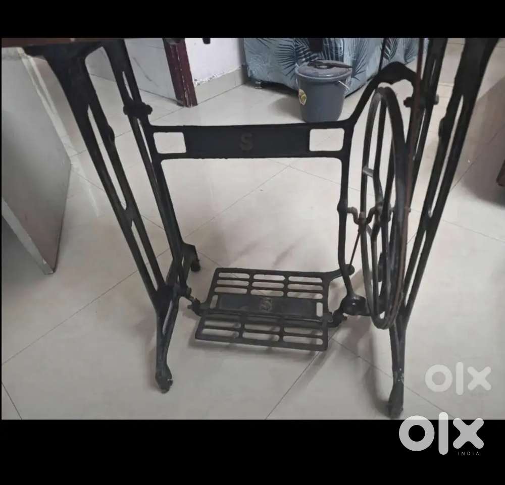 3 year old Singer Sewing Machine for sale