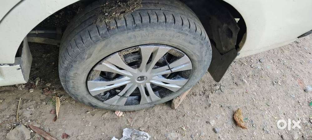 गाड़ी कंपलीट है मुझे अर्जेंट सेल करना है