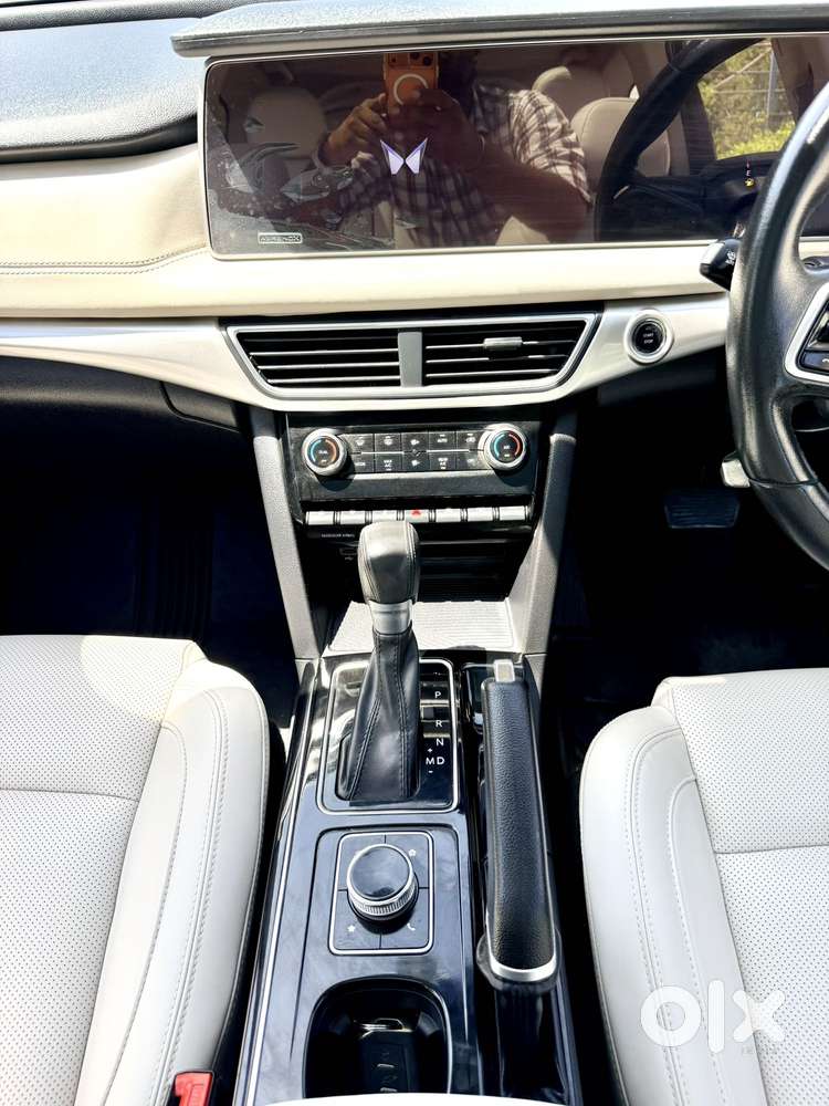 Mahindra Xuv700 2.2 Ax 7 Diesel At Str, 2022, Diesel