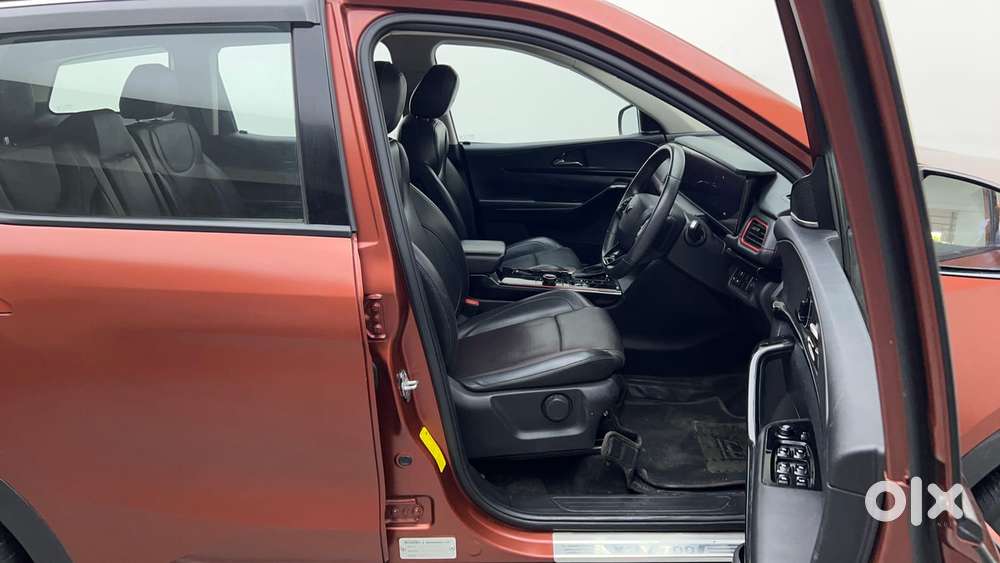 Mahindra Xuv700 2.0 Ax 7 Petrol At Luxury Pack Str, 2024, Petrol