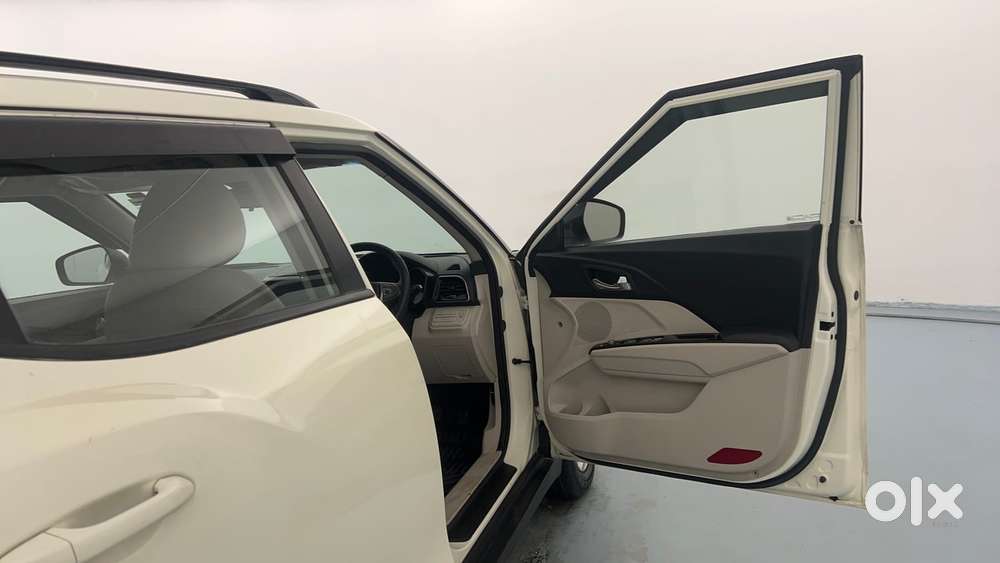 Mahindra Xuv300 W8 Amt Optional Diesel, 2023, Petrol