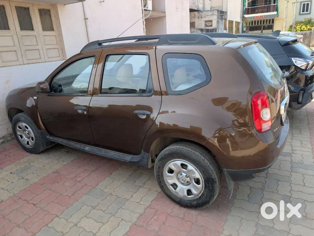 Renault Duster Brown Car