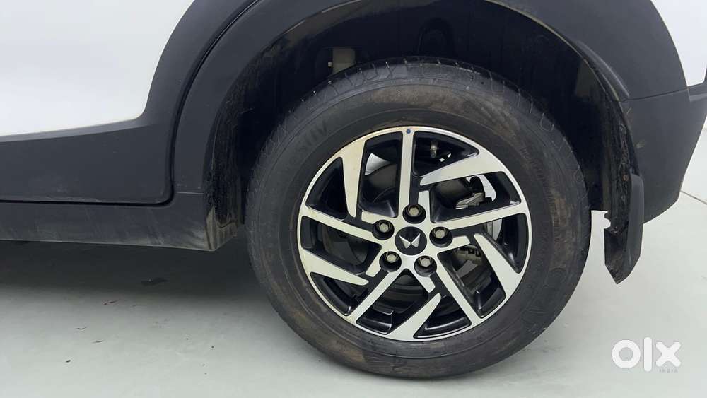 Mahindra Xuv 3xo Ax5 Pm Mt, 2025, Petrol