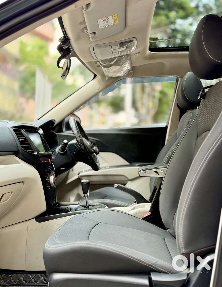 Mahindra Xuv300 1.2 W6 Amt Petrol, 2023, Petrol