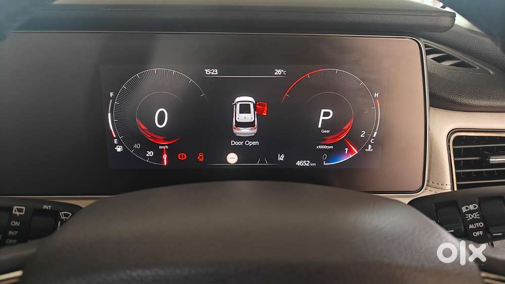 Mahindra Xuv700 2.0 Ax 7 Petrol At Luxury Pack Str, 2025, Petrol