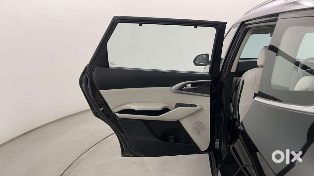 Kia Carens 1.4 Prestige Plus Turbo 7 Str, 2022, Petrol