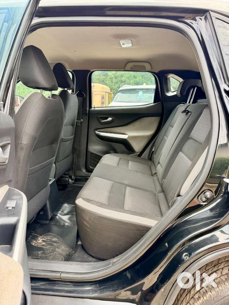 Nissan Magnite 1.0 Xv Premium, 2023, Petrol