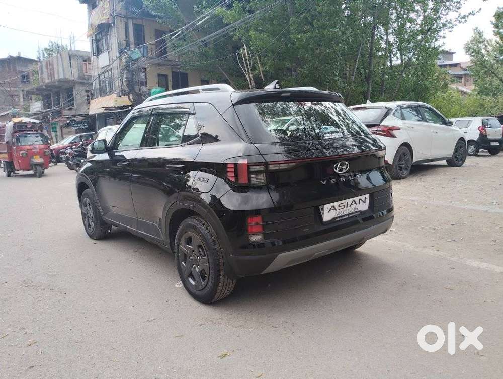 Hyundai Venue 1.2 S (o), 2024, Petrol