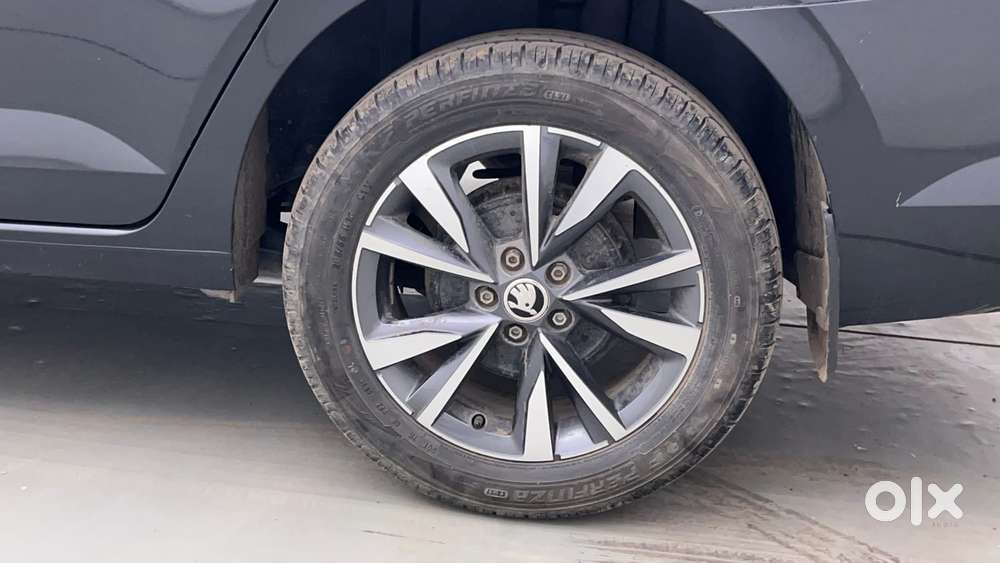 Skoda Slavia Style 1.0l Tsi Mt, 2023, Petrol