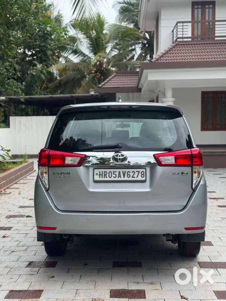 Toyota Innova Crysta 2017 Diesel Well Maintained