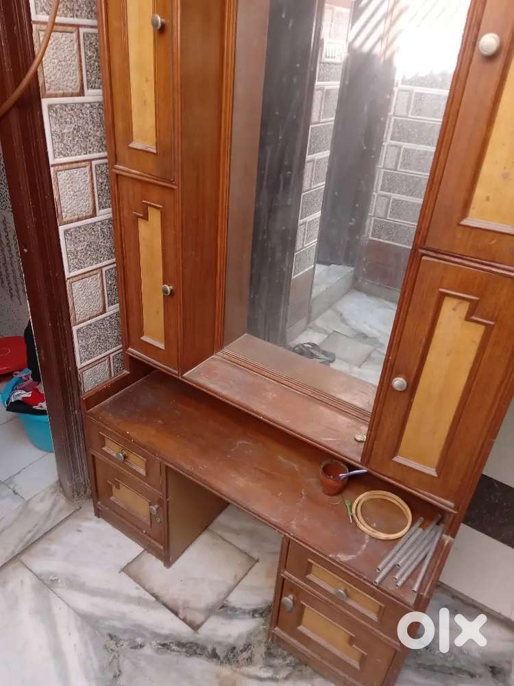 Solid Dressing table