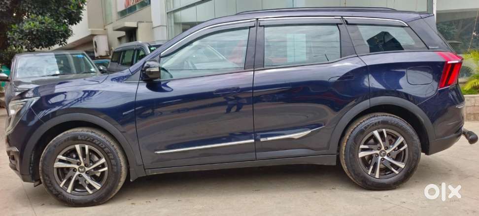 Mahindra XUV700 2.0 AX 5 Petrol MT 7 Str, 2023, Petrol