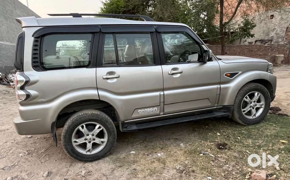 Mahindra Scorpio S 10 Diesel 2015